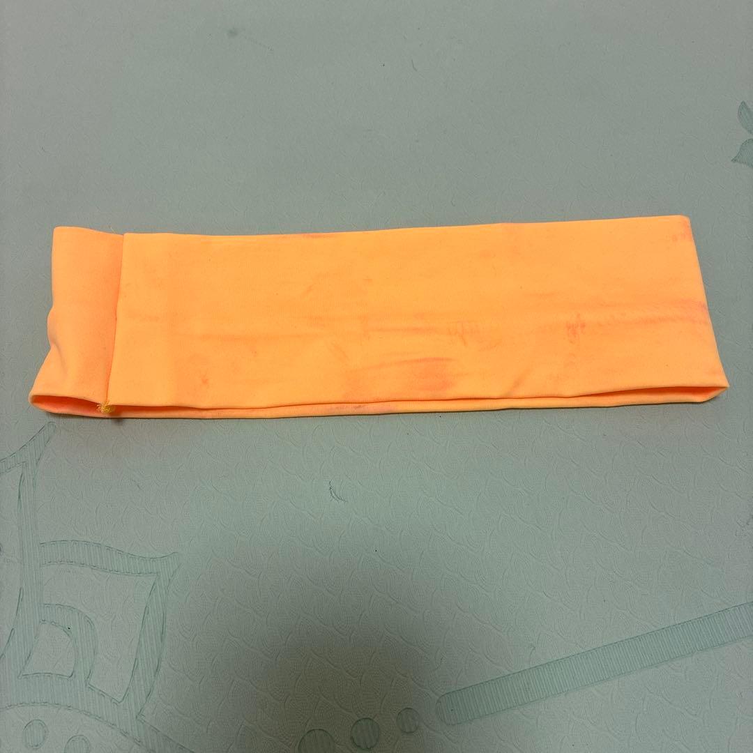 スフェルブティックバラディドレス　ブラベルト、ヘアバンド付き