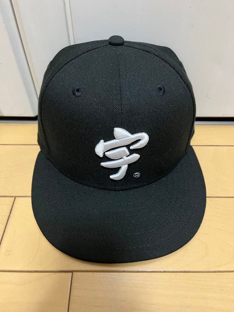 宇ち多xニューエラ　7 1/8黒　美品　限定コラボ　立石