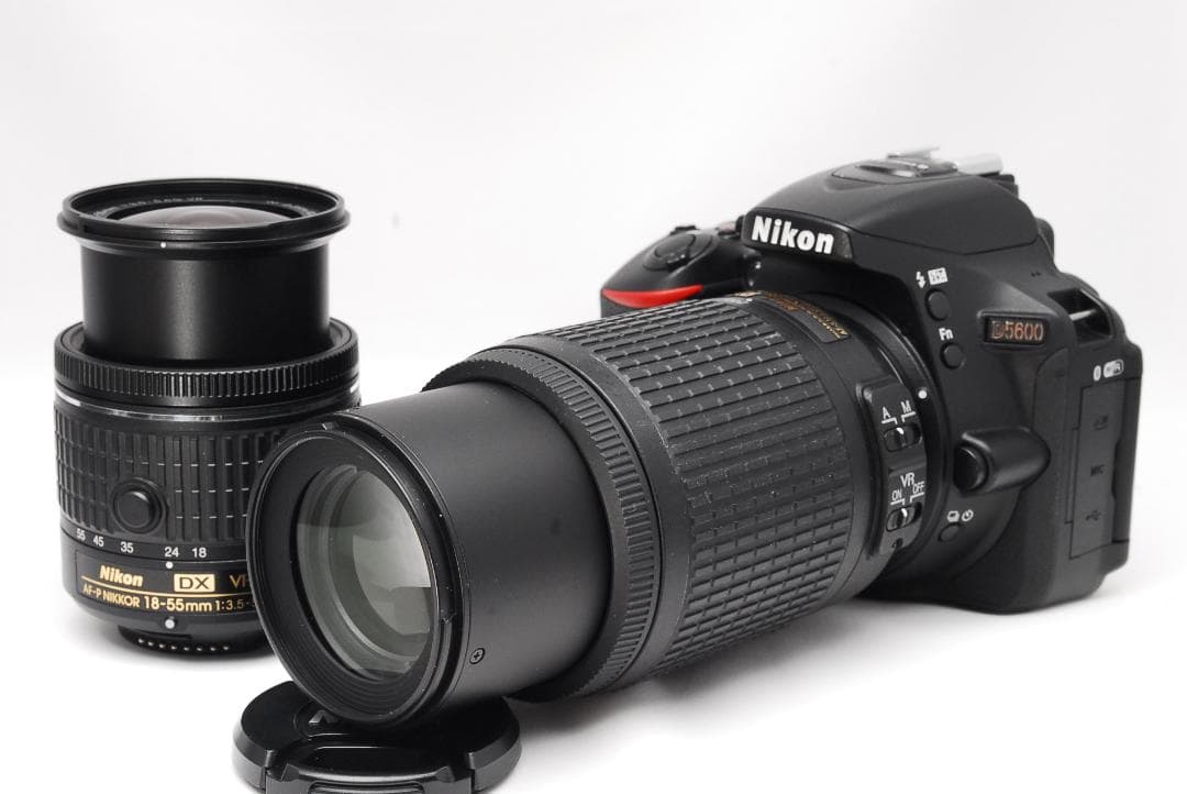 momo ❤美品❤Nikon D5600❤ダブルズームキット❤一眼レフ