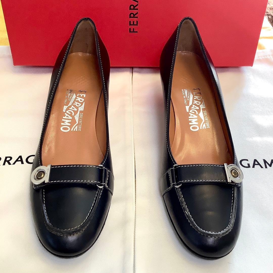 極美品! フェラガモ シルバーガンチーニ 極上カーフ ホワイトステッチ 23㎝