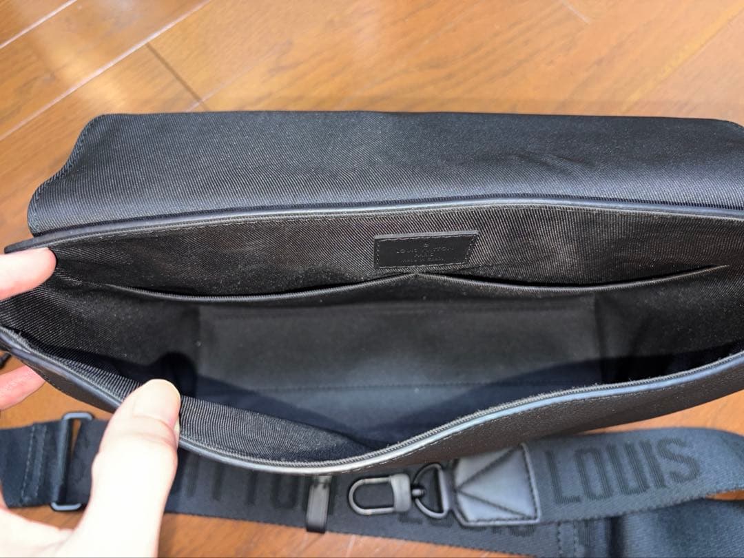 Louis Vuitton テイクオフメッセンジャーバッグ
