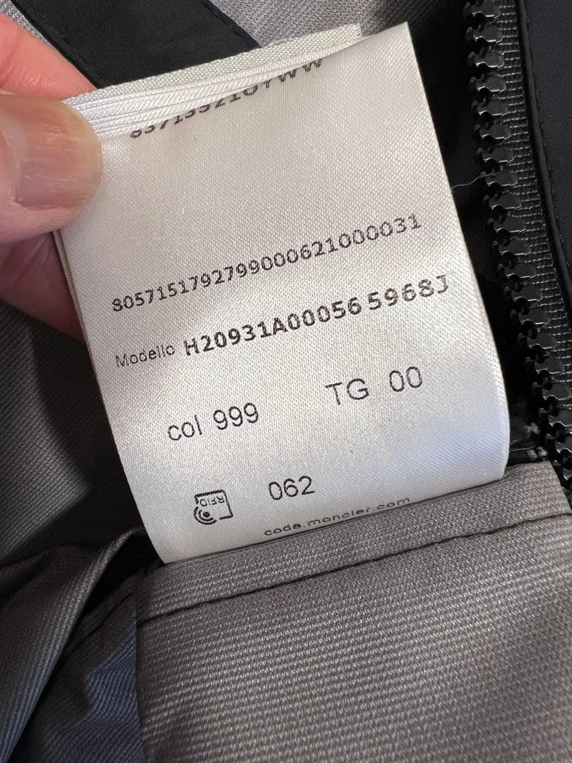 Monclerレインコート フード付き