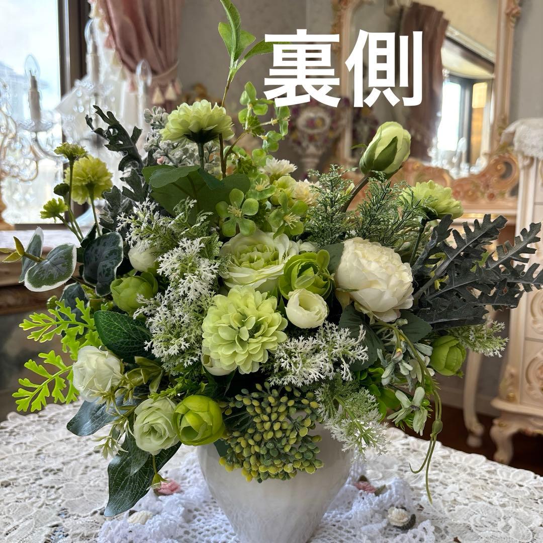 薄黄緑のフラワーアレンジメント 造花