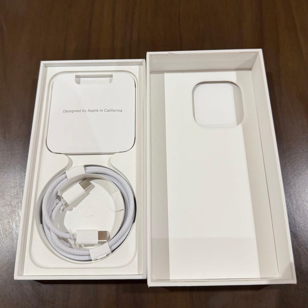 【美品・付属品未使用】iPhone 15Pro ホワイトチタニウム 256GB