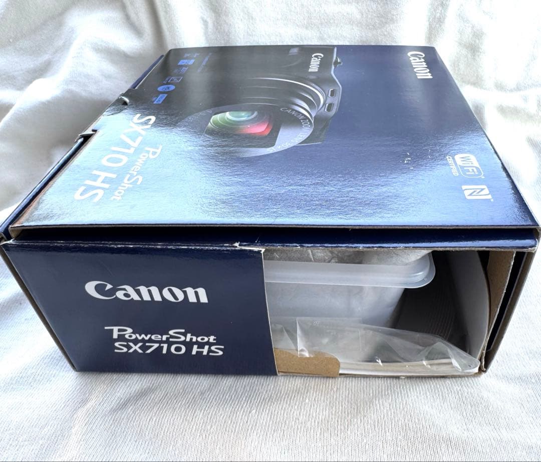 Canon PowerShot SX710 HS 本体と付属品