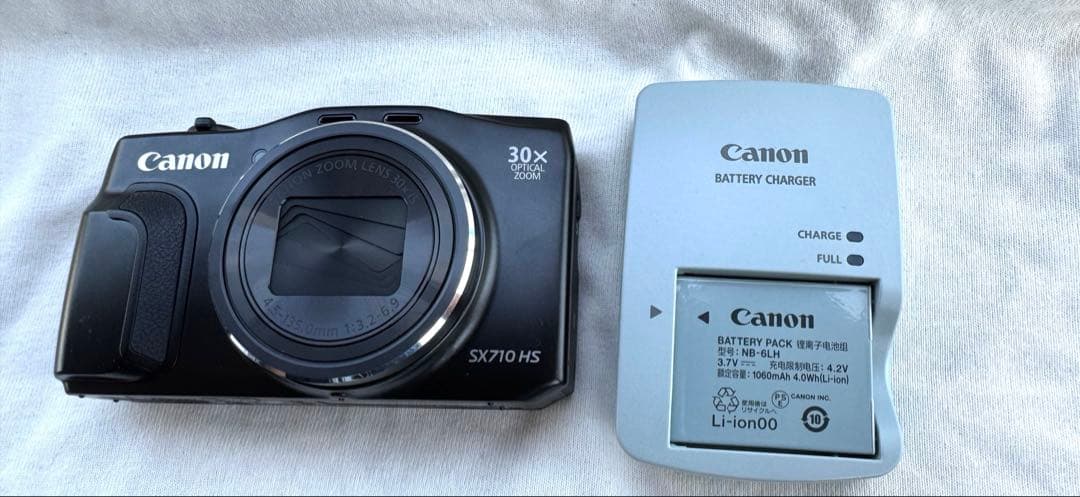 Canon PowerShot SX710 HS 本体と付属品