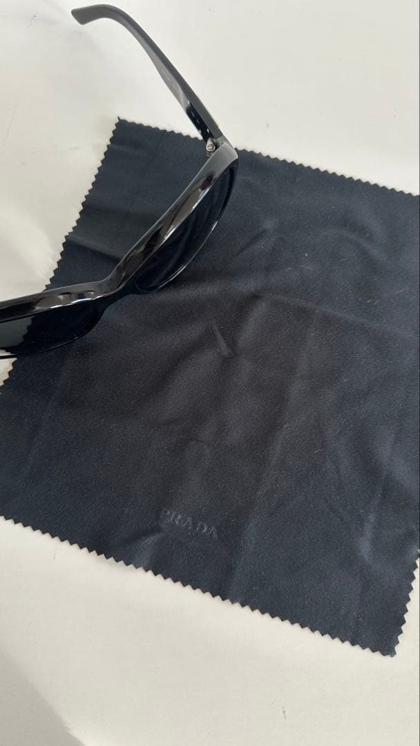 Prada ブラック サングラス