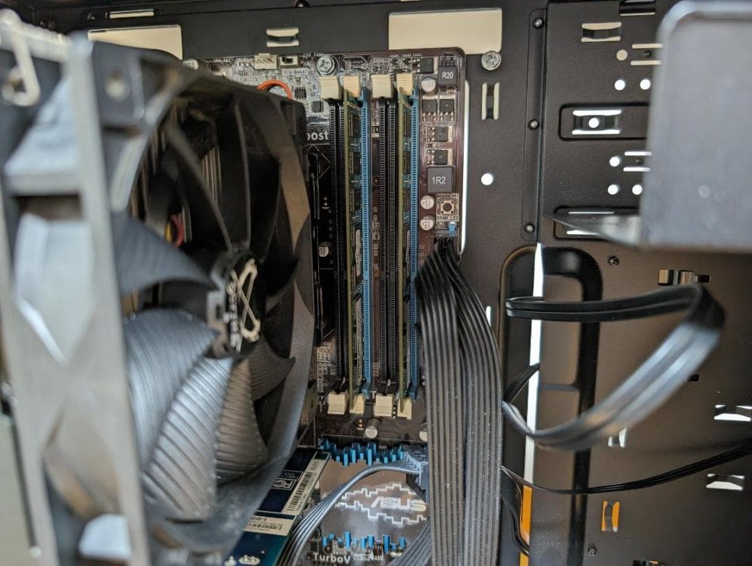 自作静音PC／i5 3470／SSD180GB／MEM16GB／R7 250