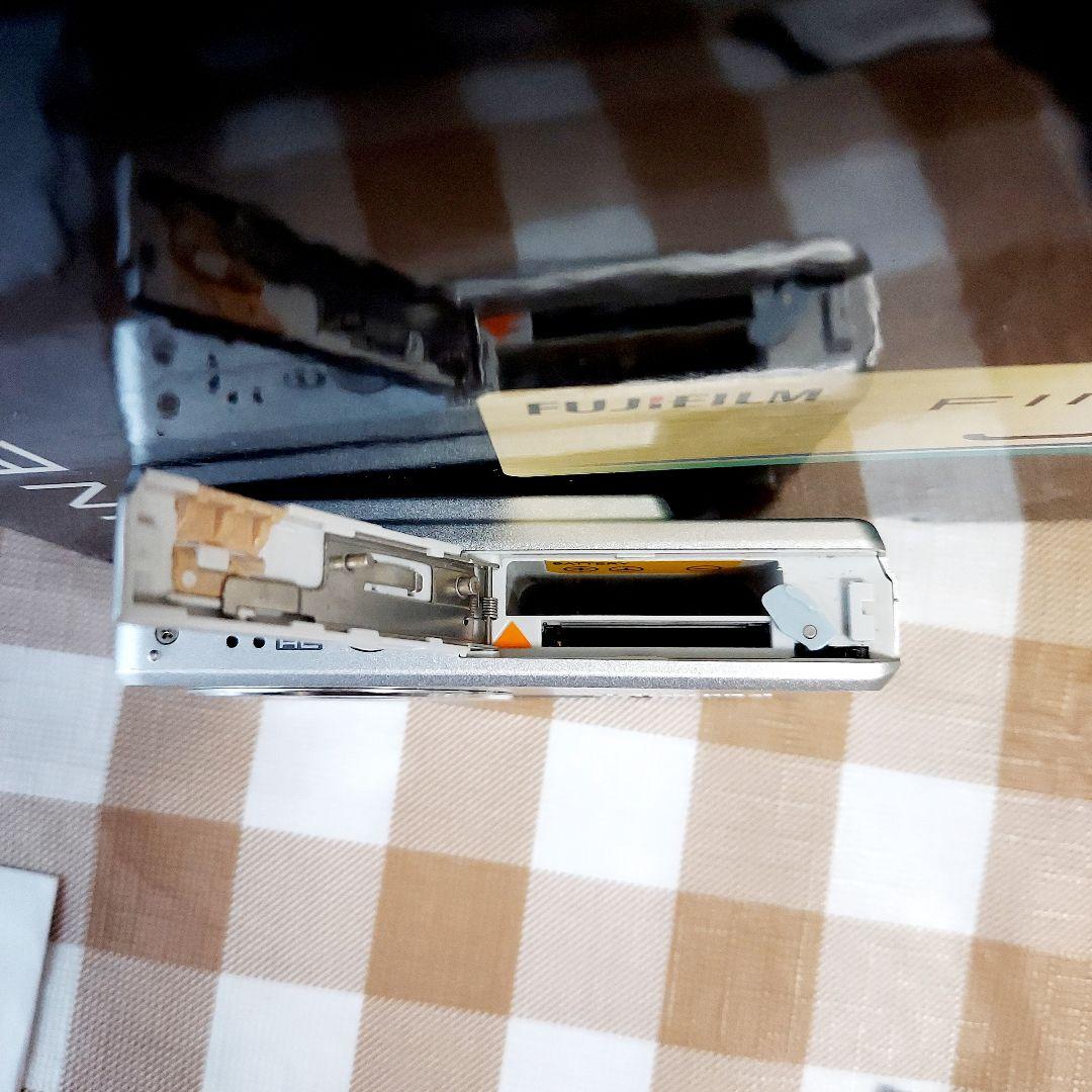 FinePix J10　動作確認済み　デジタルカメラ　富士フイルム　デジカメ