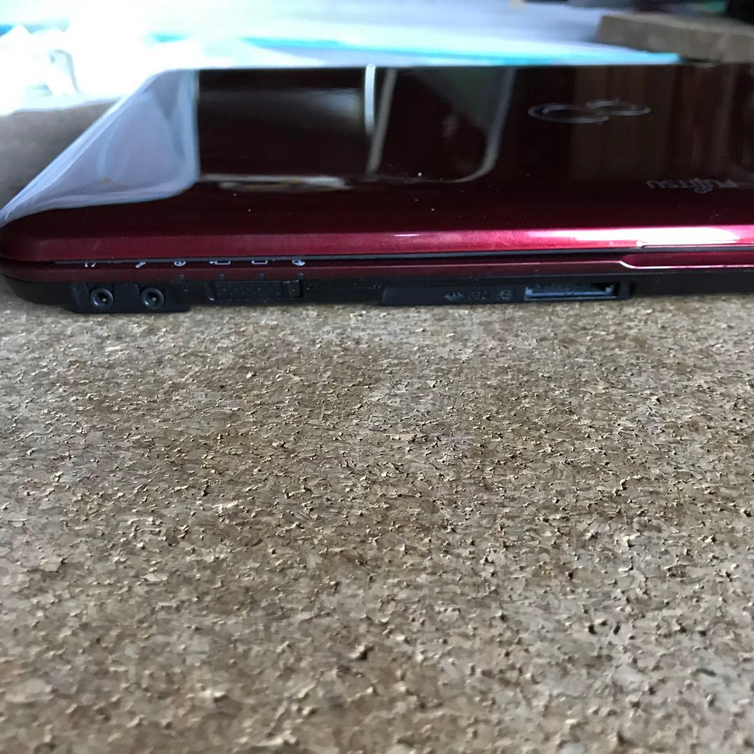 富士通 赤 ノートパソコン Windows11 SSD i7 カメラ ブルーレイ