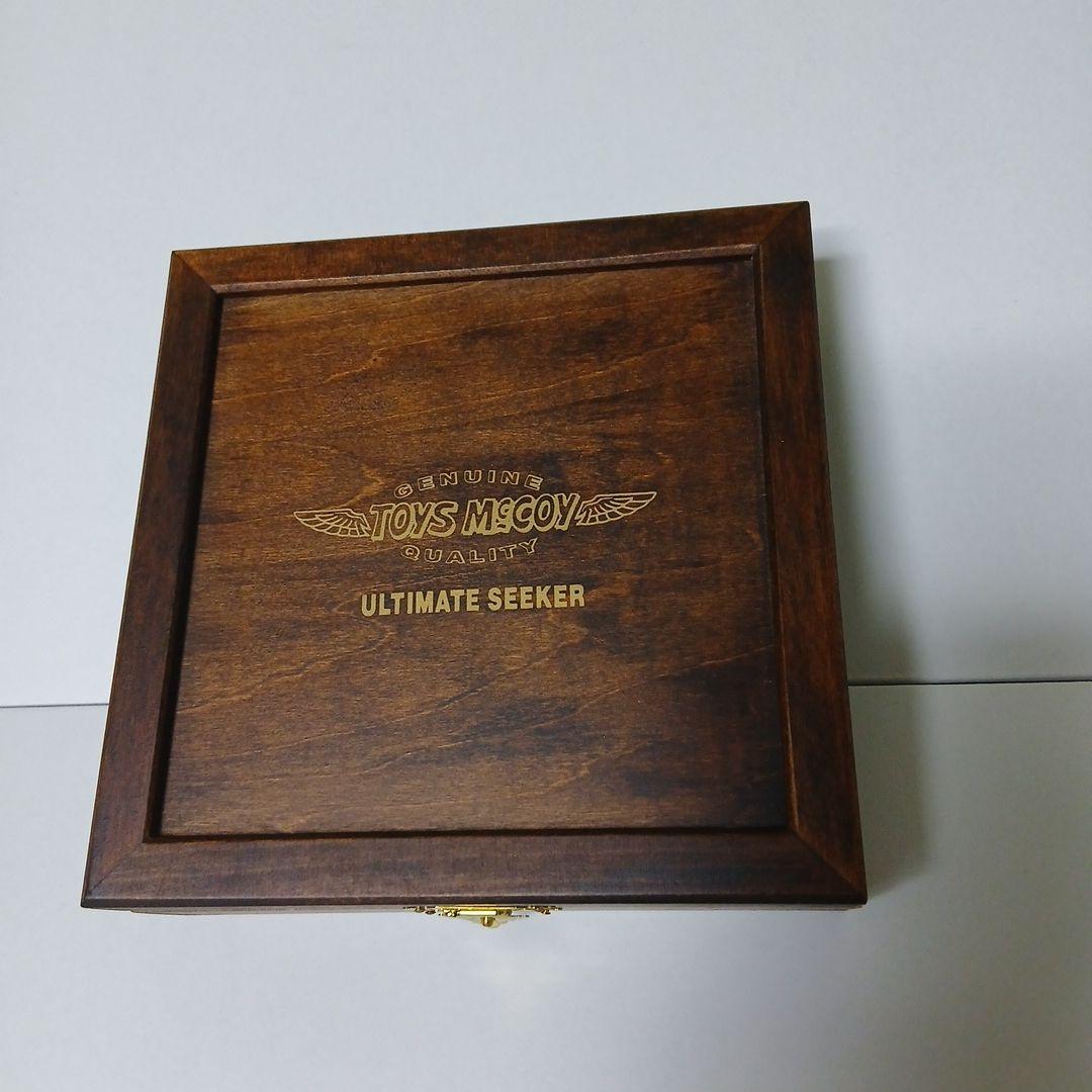 トイズマッコイ ロゴ入り木製アクセサリーボックス 25周年記念ピンバッジ
