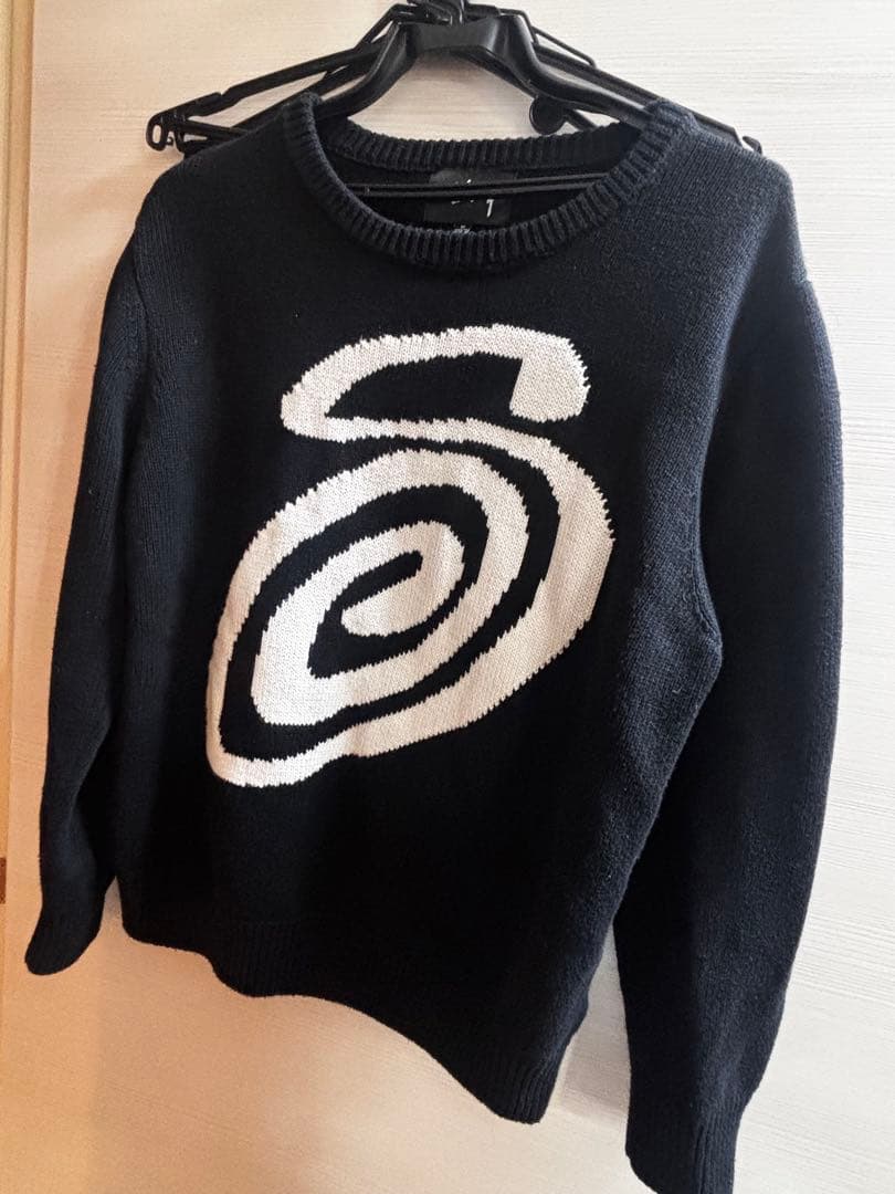 に*く様 ステューシーニット