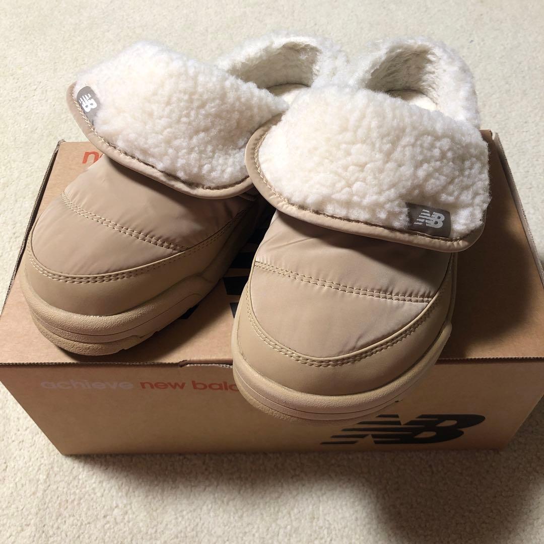 New Balance ボアサンダル　ベージュ　24.0