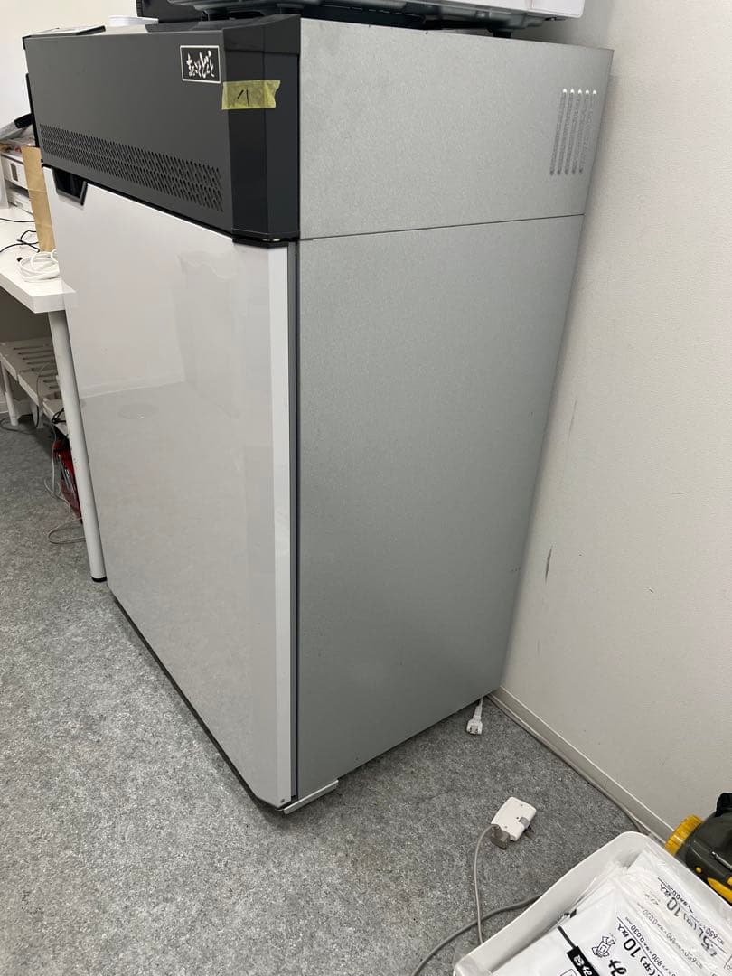 シルバー冷蔵庫 コンパクトタイプ