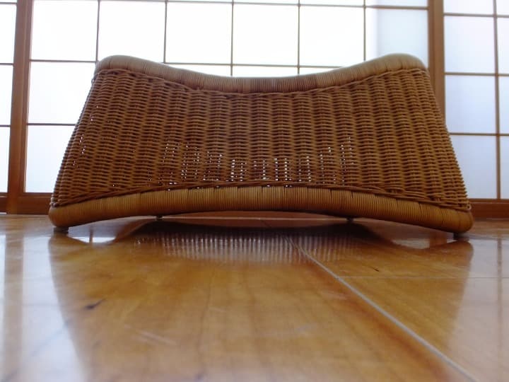 デンマーク製　籐のオットマン