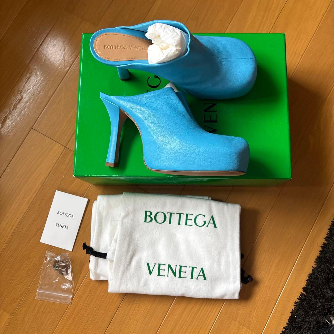 BOTTEGA VENETA 水色ミュールヒール
