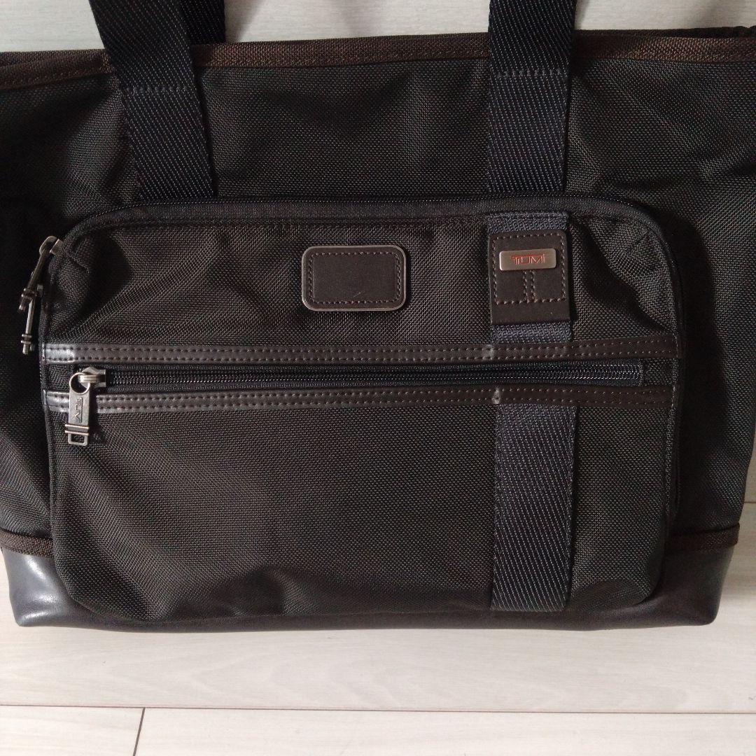 国内正規品　美品 TUMI East West Tote ブラック