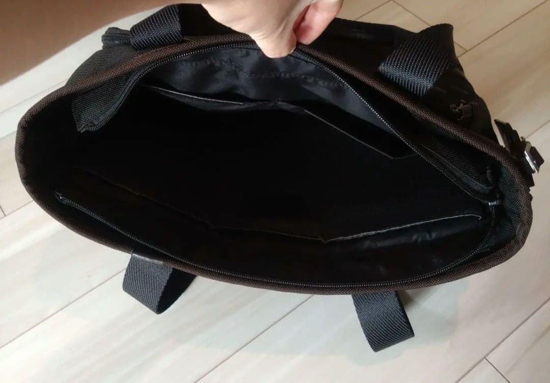 国内正規品　美品 TUMI East West Tote ブラック