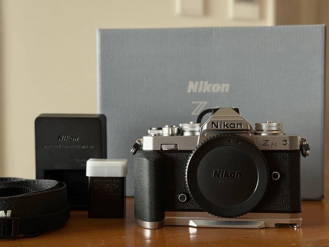 Nikon Z fc ミラーレス一眼 本体とオプションパーツ
