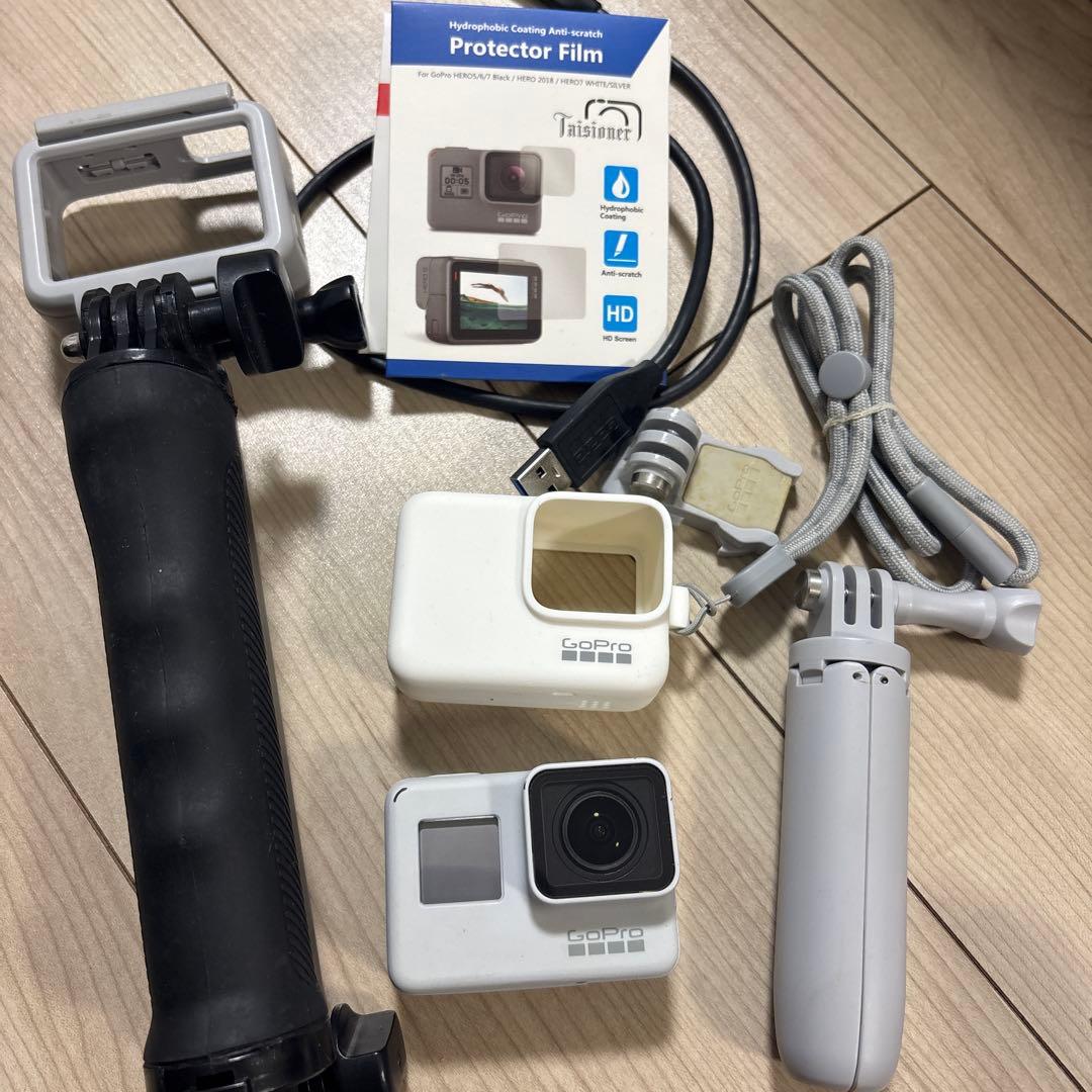 GoPro 7 カメラ 本体+ハンドグリップ+スリーブ+ランヤード
