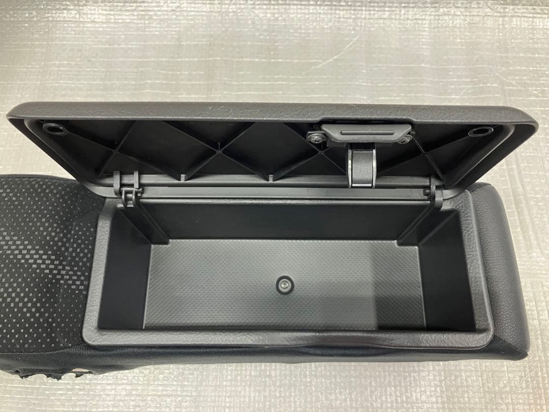 ♦︎ダイハツ★タントカスタムLA600S★純正アームレストレザー★