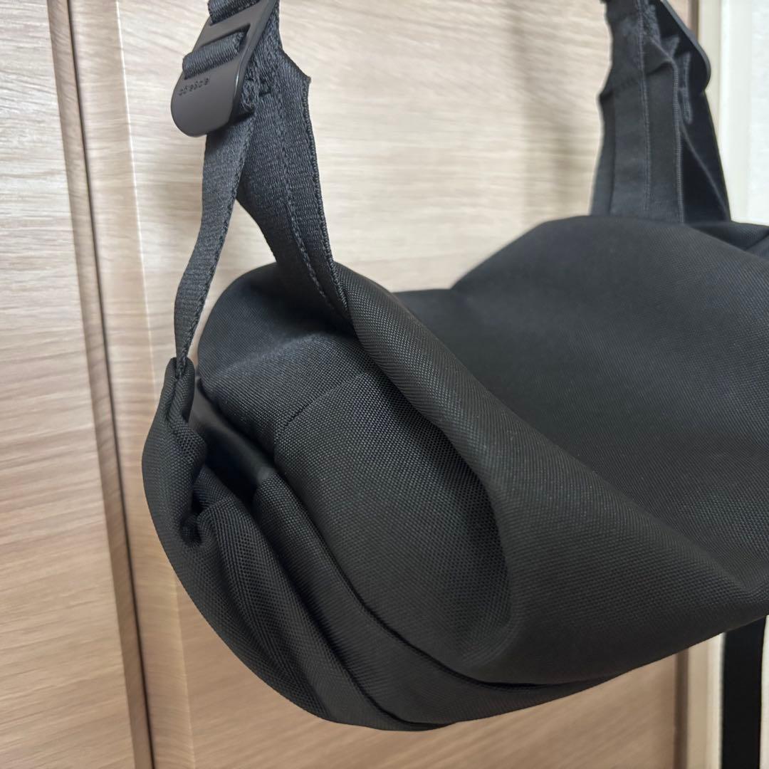 【côte&ciel】ブラック ボディバッグISARAU コートエシエル