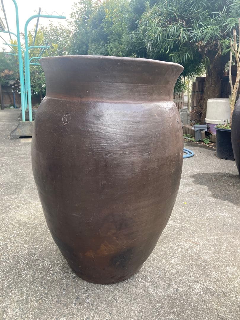 時代物 陶器の大型甕 古い壺 。茶褐色。和モダン 高さ64センチ