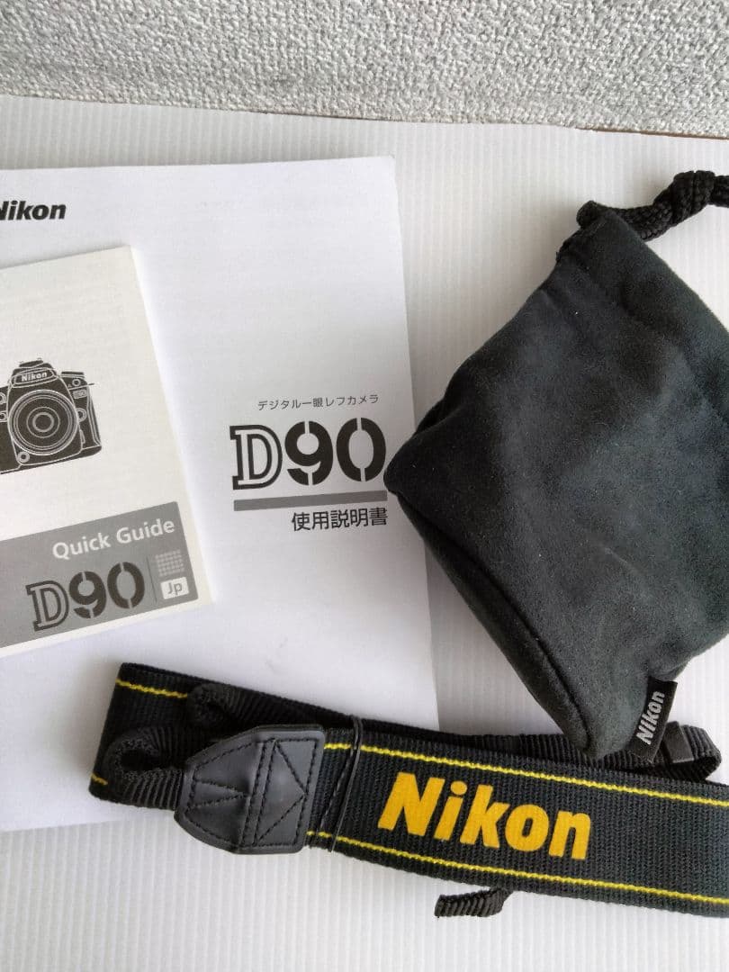 Nikon D90 ボディのみ　箱ほか付属品多数