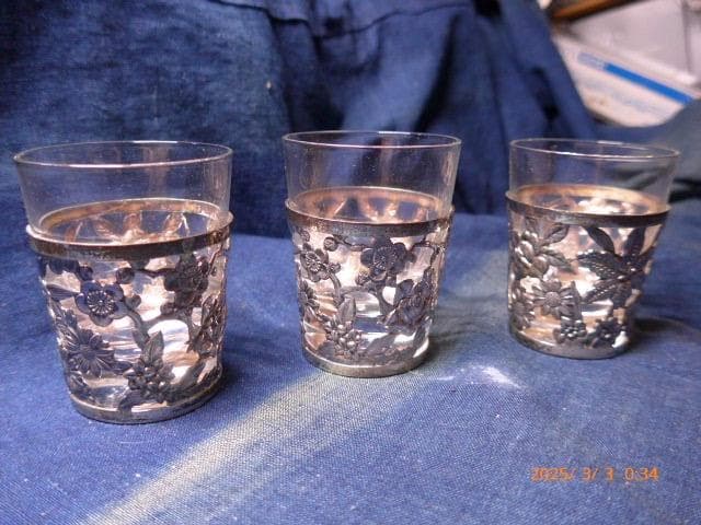 純銀のカバーのついたコップ3点セットです。未使用です