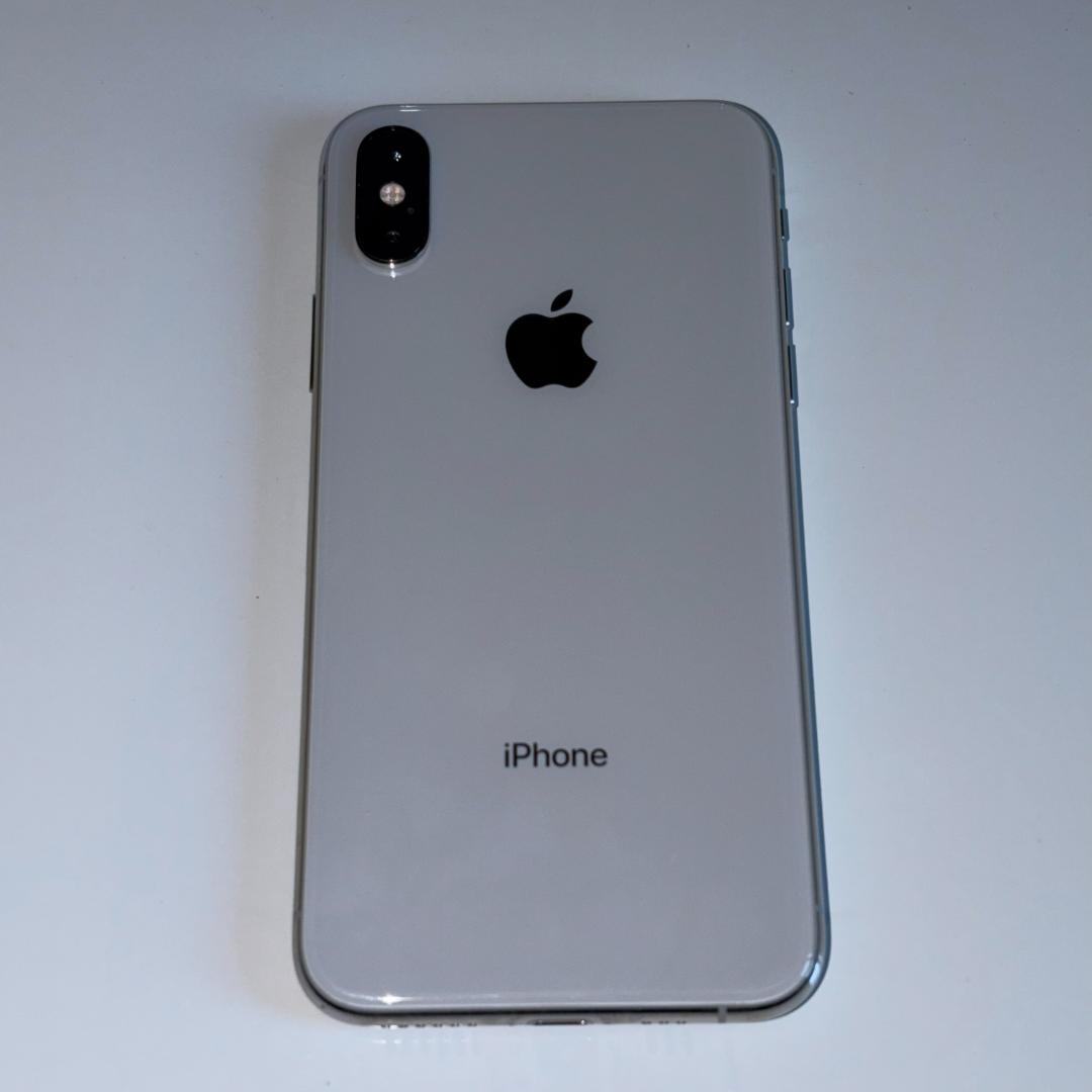 iPhone Xs 64GB シルバー SIMロック解除済み
