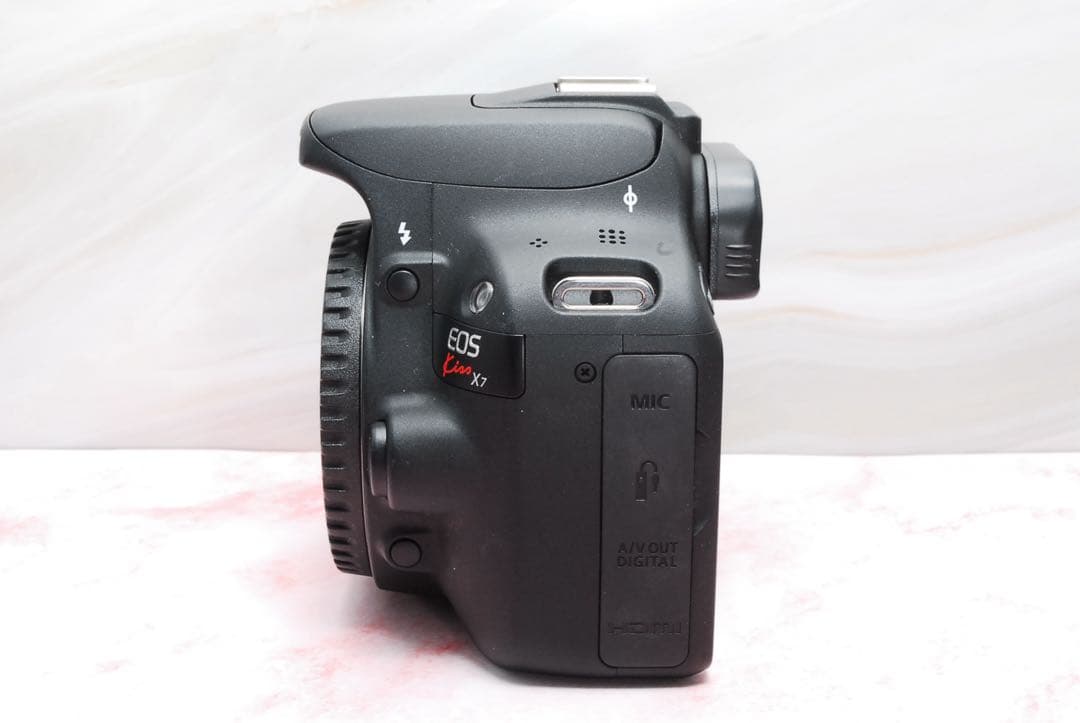 最軽量✨Canon Kiss X7✨一眼レフカメラ✨初心者にもおすすめ