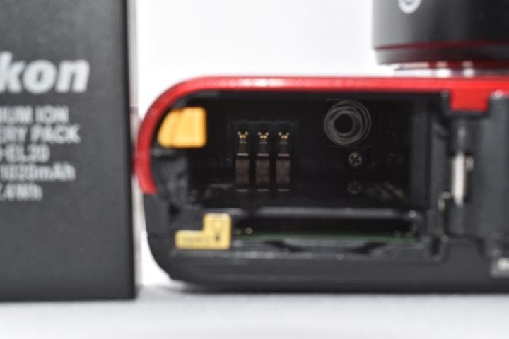 Nikon 1 J1 レッド 10-30mmレンズキット