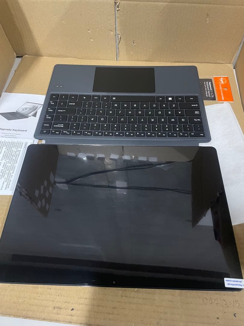 2in1タブレット 14インチN100Windows11 Pro16+512GB