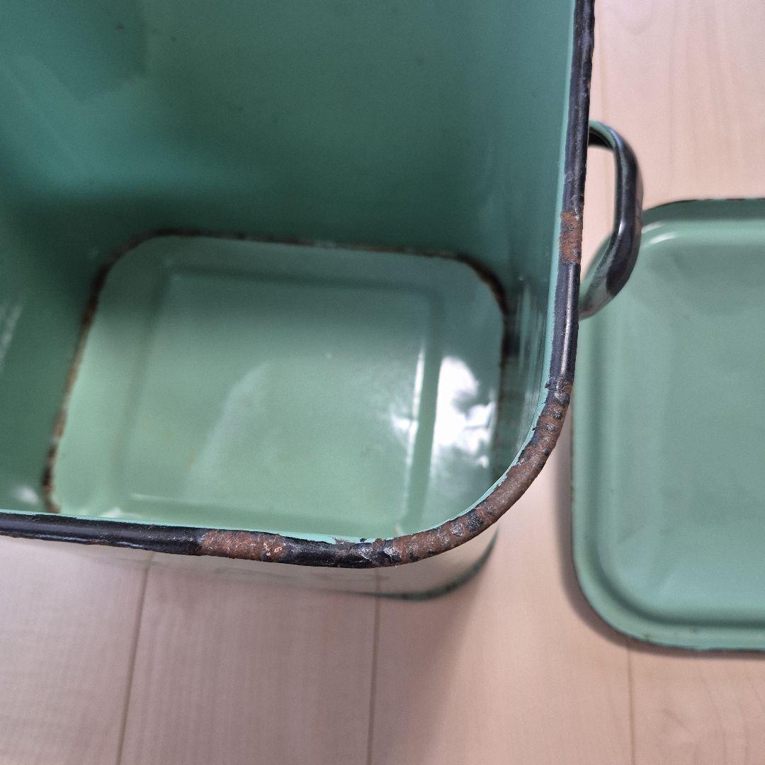 お値下げ　イギリスアンティーク　ホーロー　ブレッド缶　グリーン