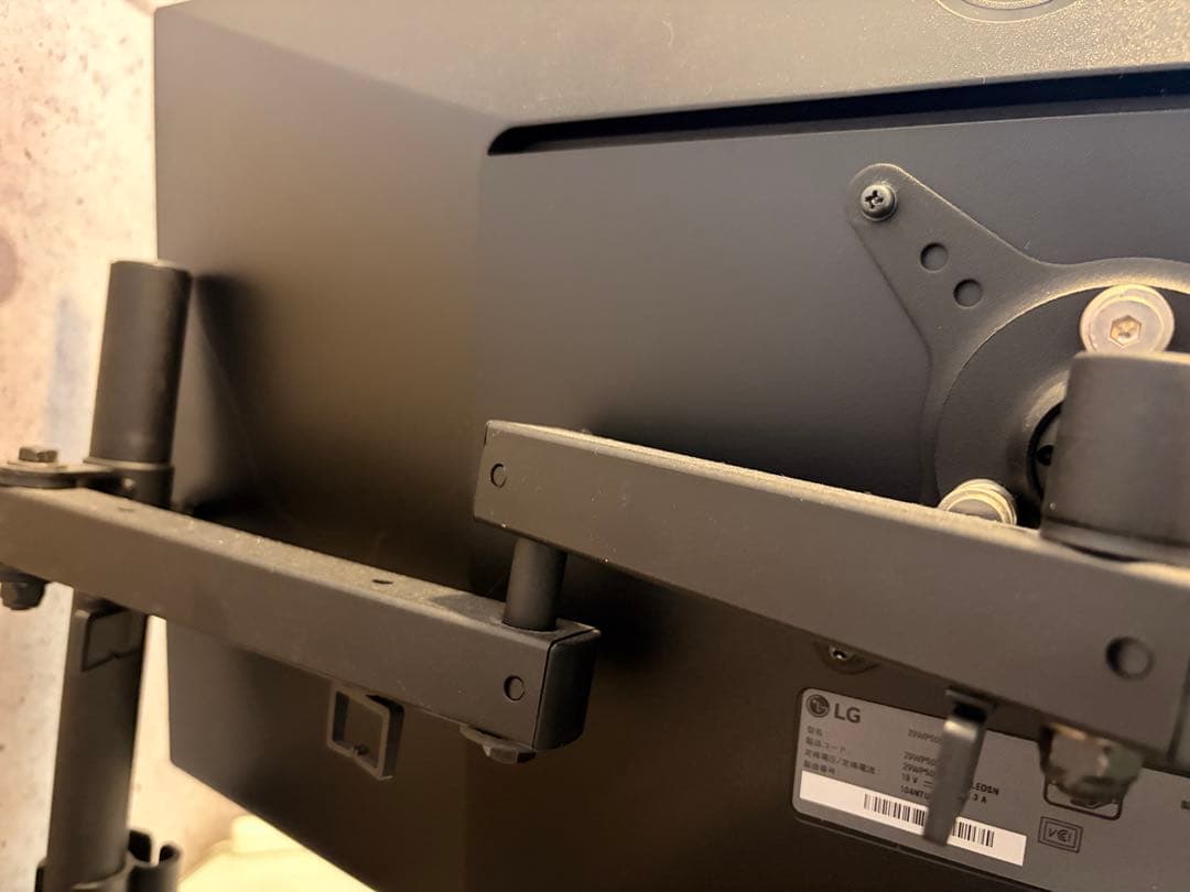 LG UltraWide Monitor 29WP500 モニターアーム追加