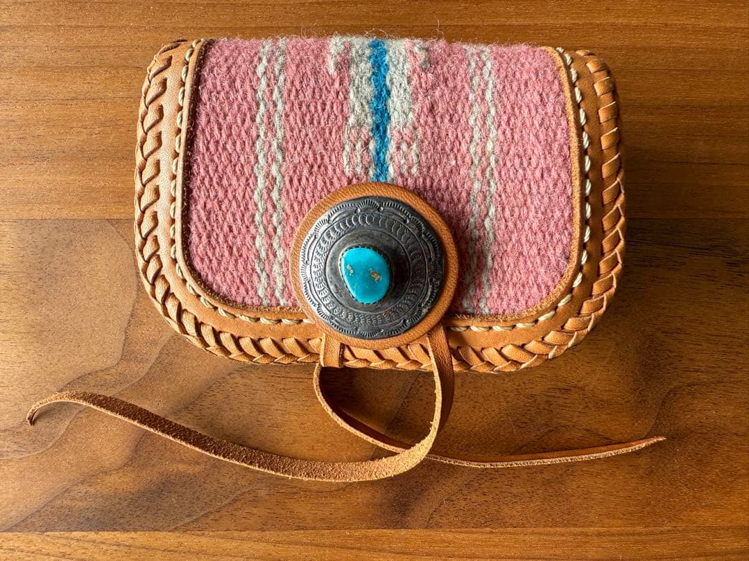 ウール・レザー ケース ターコイズボタン付き