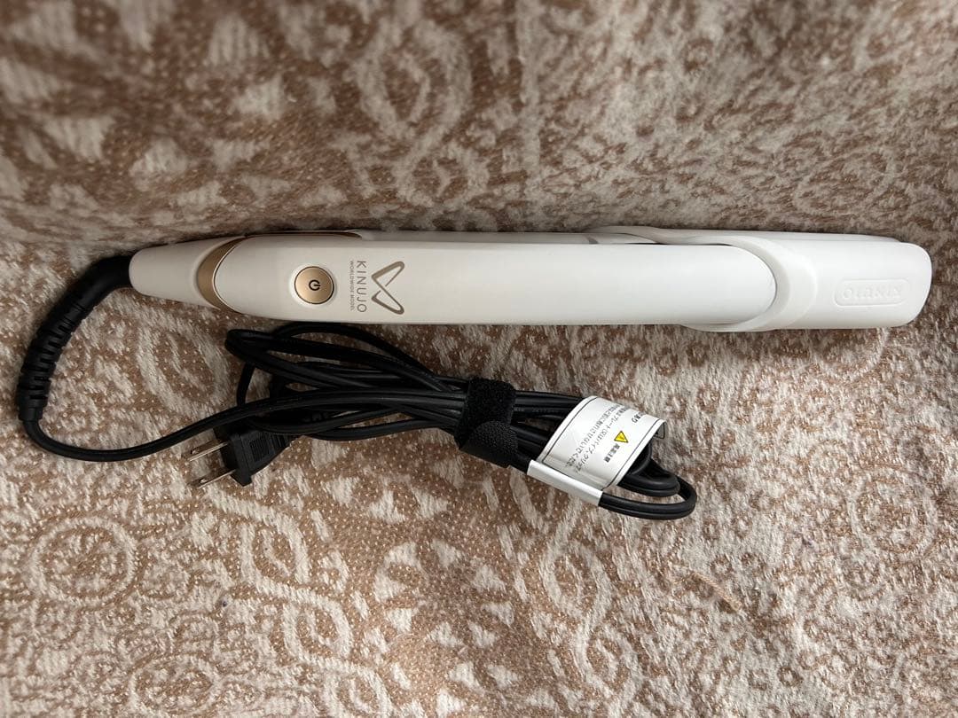 絹女　KINUJO ストレートヘアアイロン ホワイト