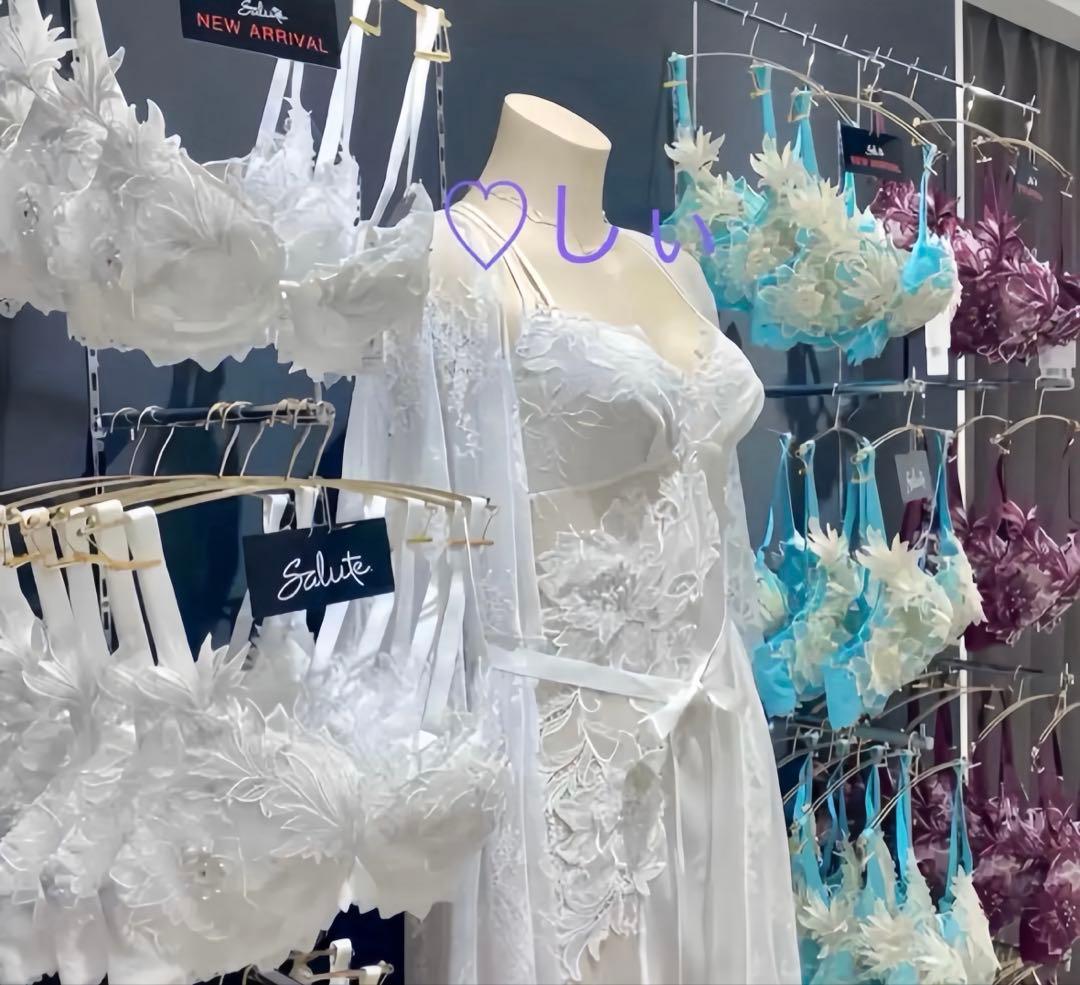 新品タグ付き サルート 52G ガーターベルト ＆ ソング M WH 白 貴重