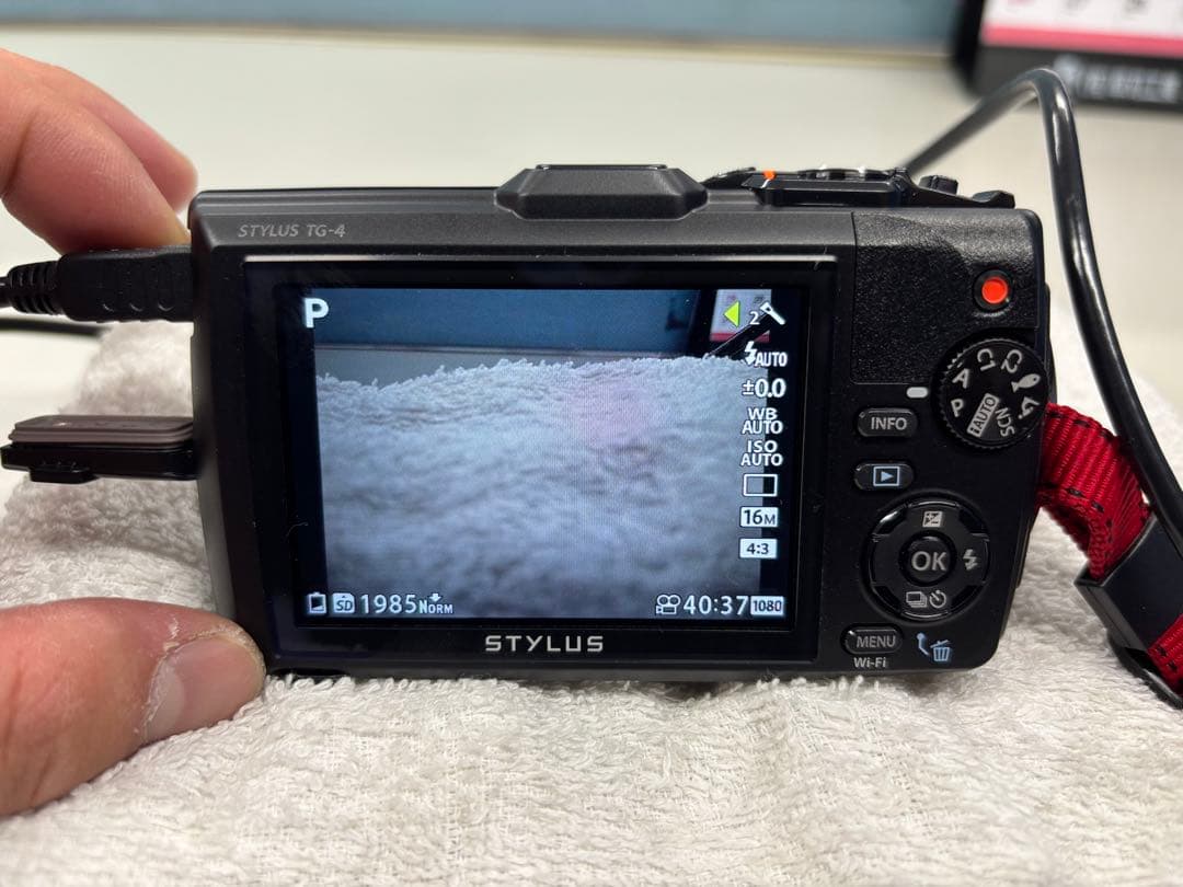 【未使用品】OLYMPUS TG-4 赤色 デジタルカメラ