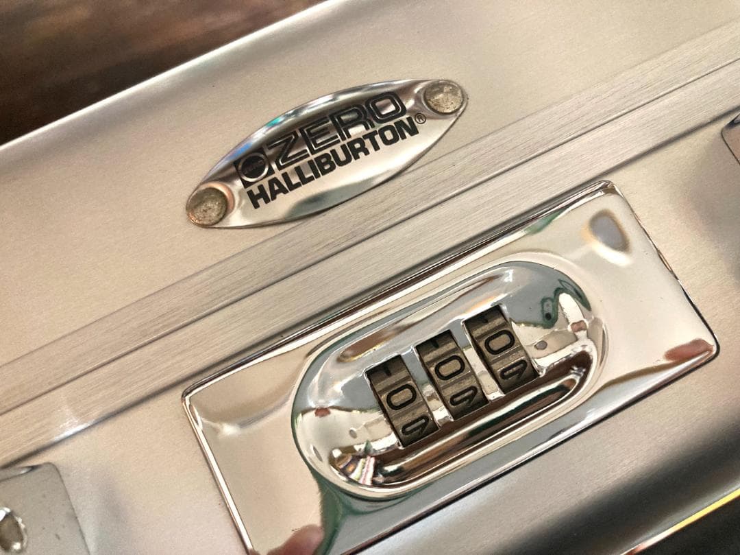 旧モデル　ZERO HALLIBURTON　アルミアタッシュケース