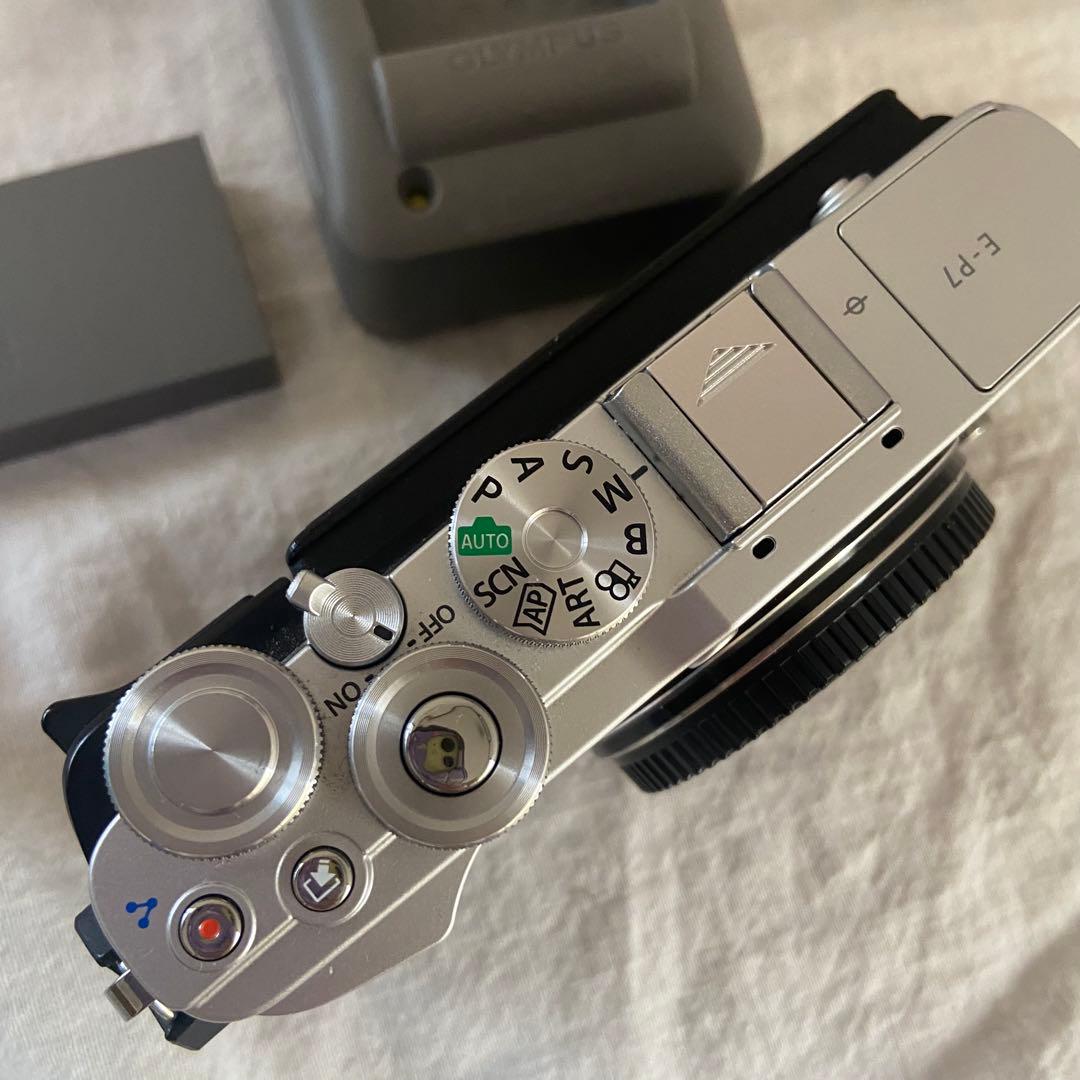 OLYMPUS PEN E-P7 シルバー ボディ