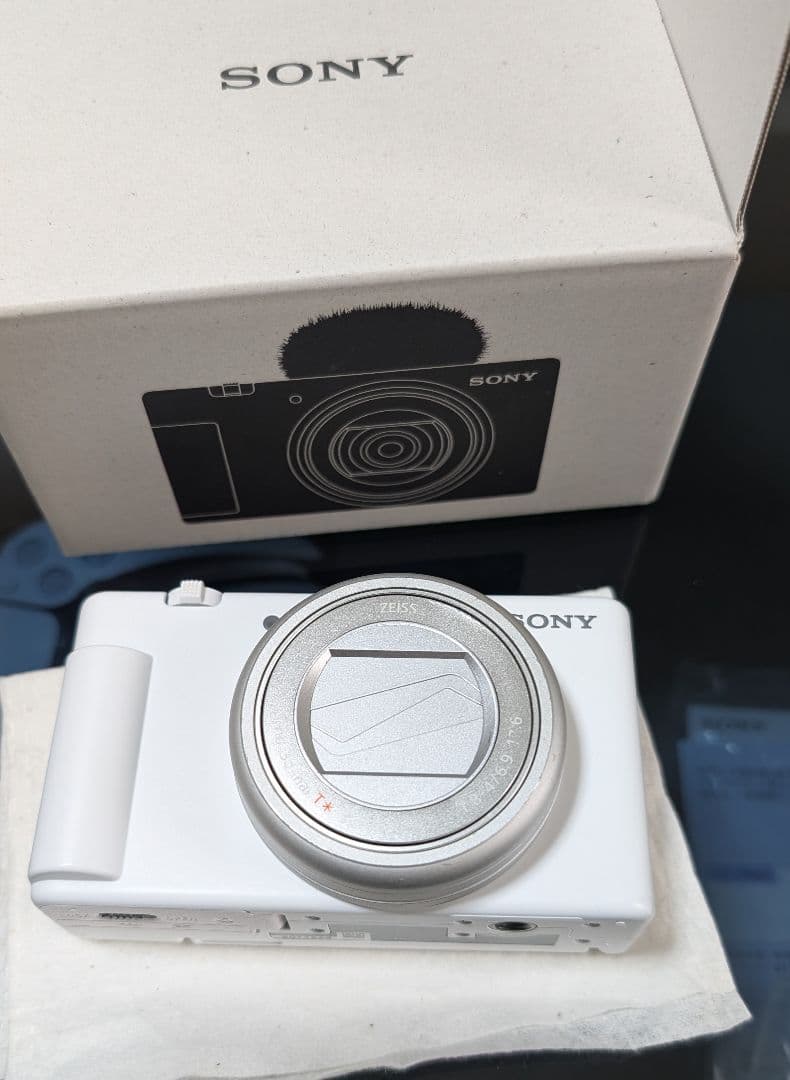 実用品　SONY VLOGCAM ZV-1 II　ホワイト コンパクトデジタル