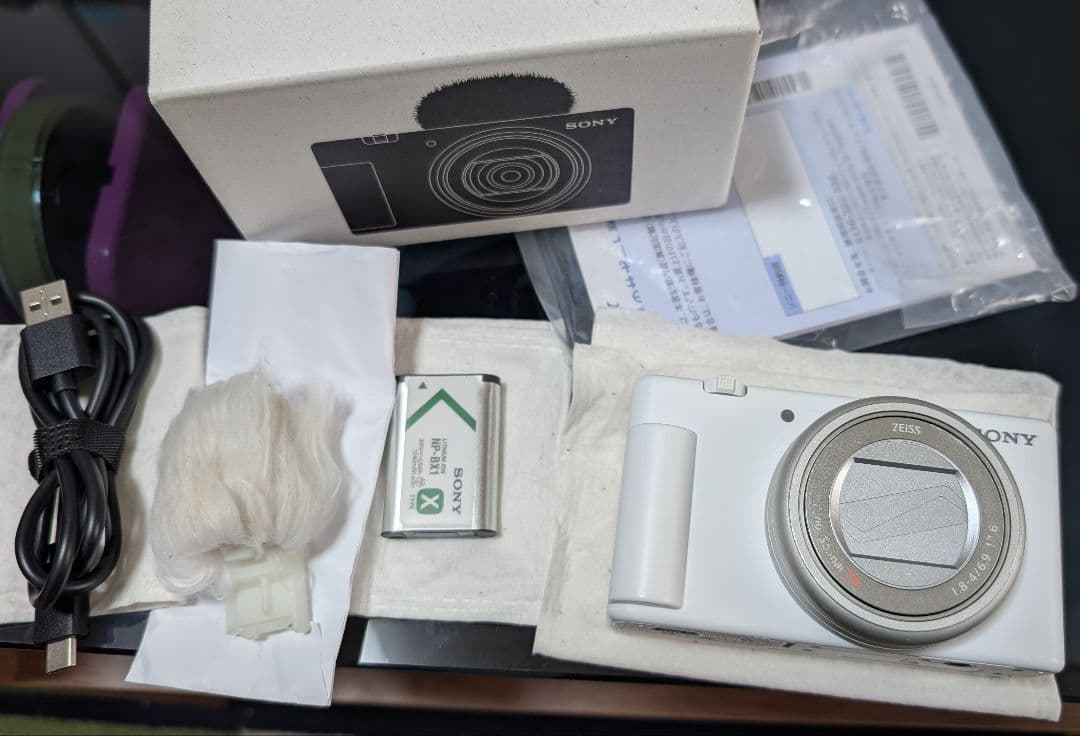 実用品　SONY VLOGCAM ZV-1 II　ホワイト コンパクトデジタル