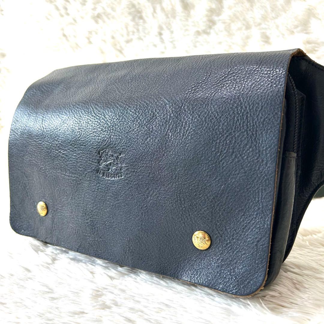 即完売品✨イルビゾンテ　ボディバッグ　ウエストポーチ　シボ革　斜め掛け　ネイビー