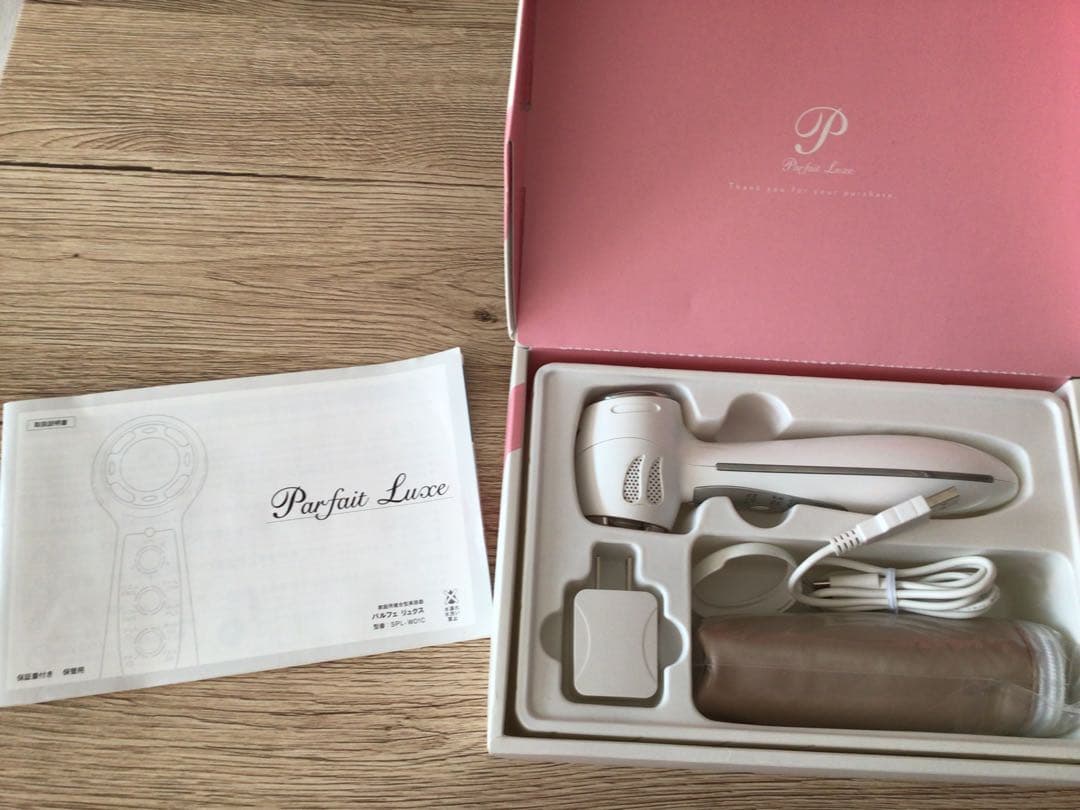 Parfait Luxe パルフェリュクス フェイスマッサージャー