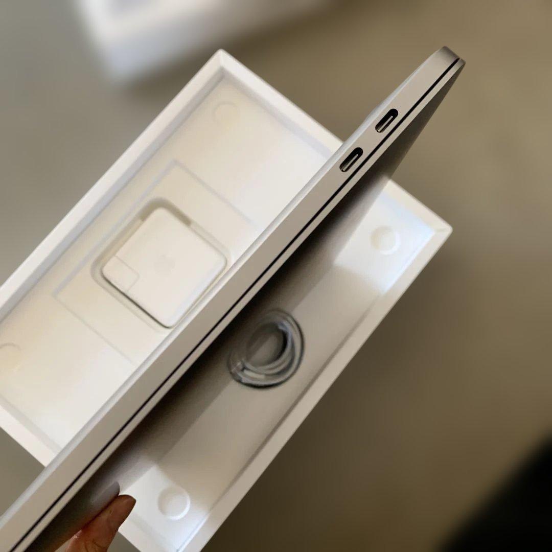 美品　MacBook Pro 2020 13インチ 512GB 箱・ケース付