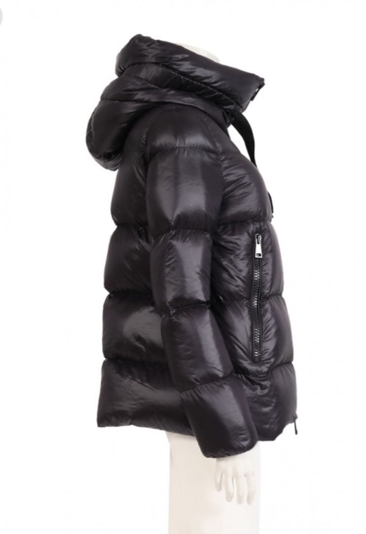 MONCLER ダウンジャケット 黒 フード付き