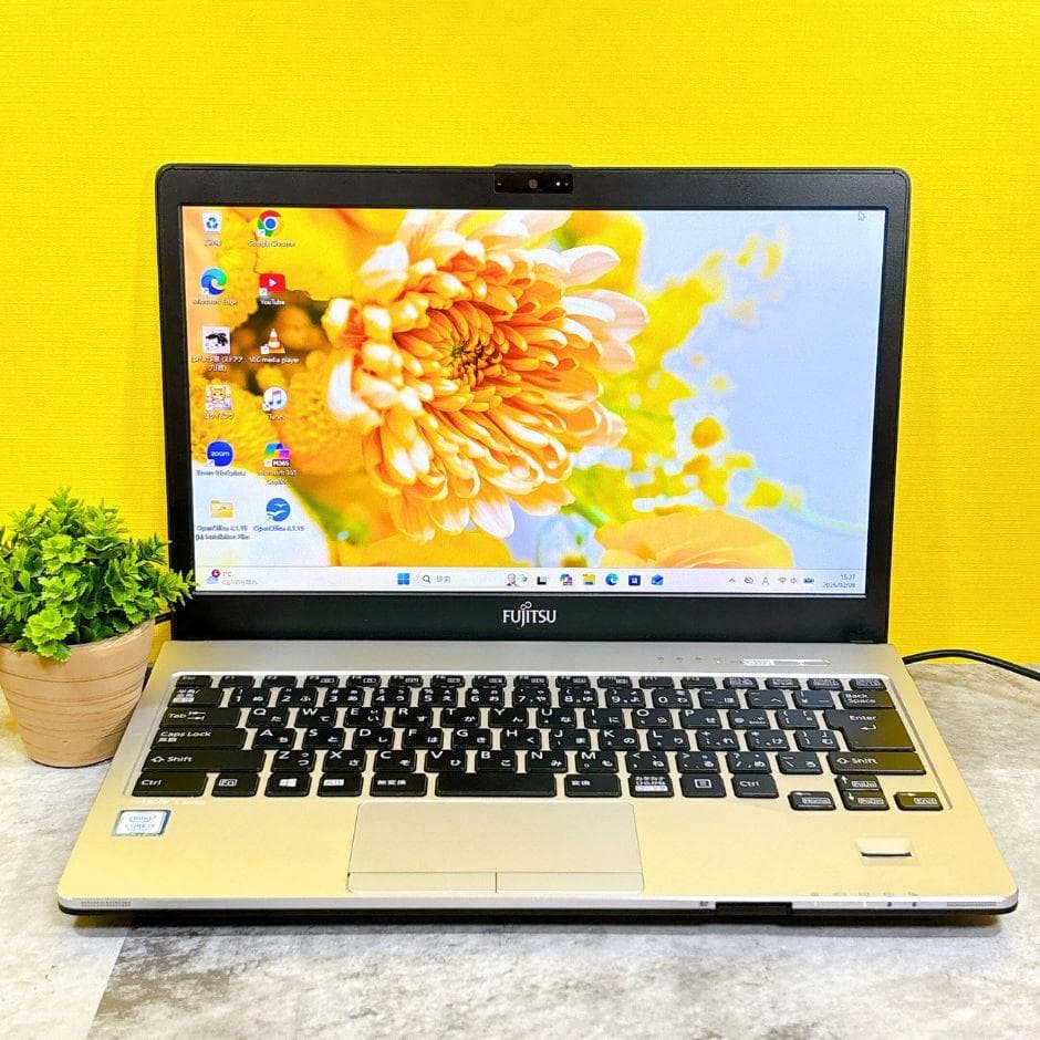 ほぼ美品✨小型軽量❣ｉ5✨メモリ12G＆SSDで快適✨フルHD カメラWin11