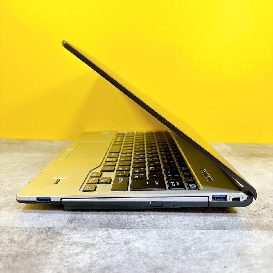 ほぼ美品✨小型軽量❣ｉ5✨メモリ12G＆SSDで快適✨フルHD カメラWin11