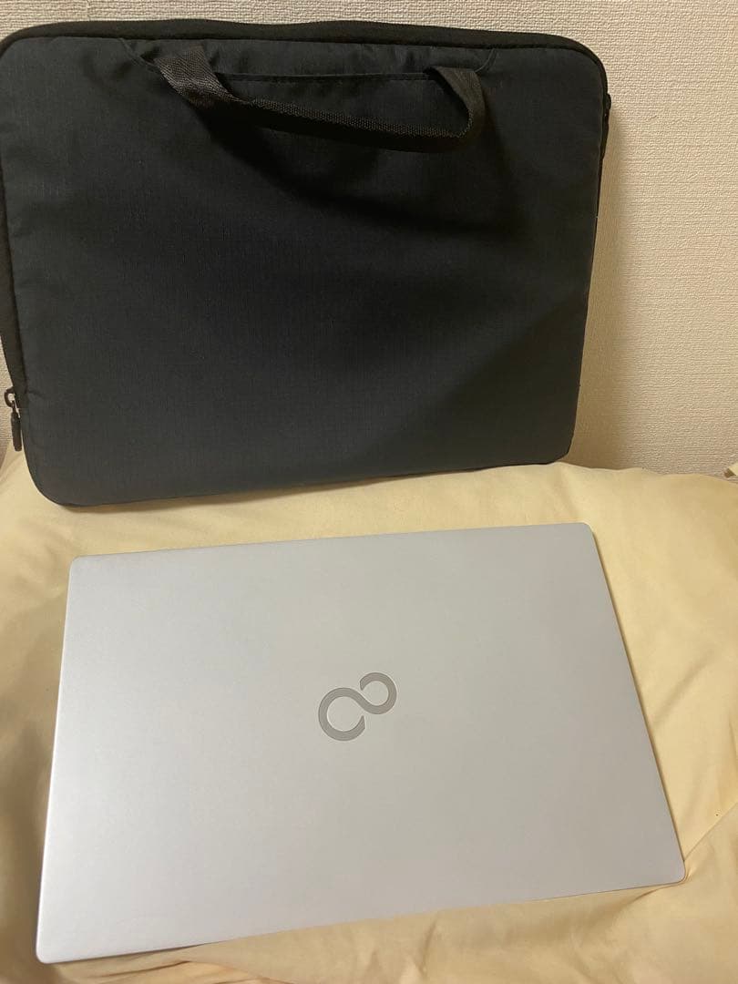 FUJITSU ノートパソコン ケースと充電器付き